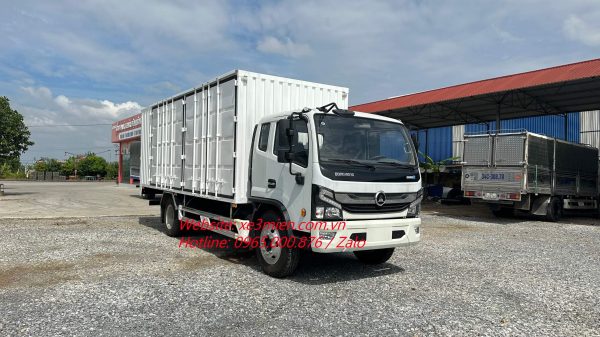 xe-tai-thung-kin-container-d8-dong-vang 1