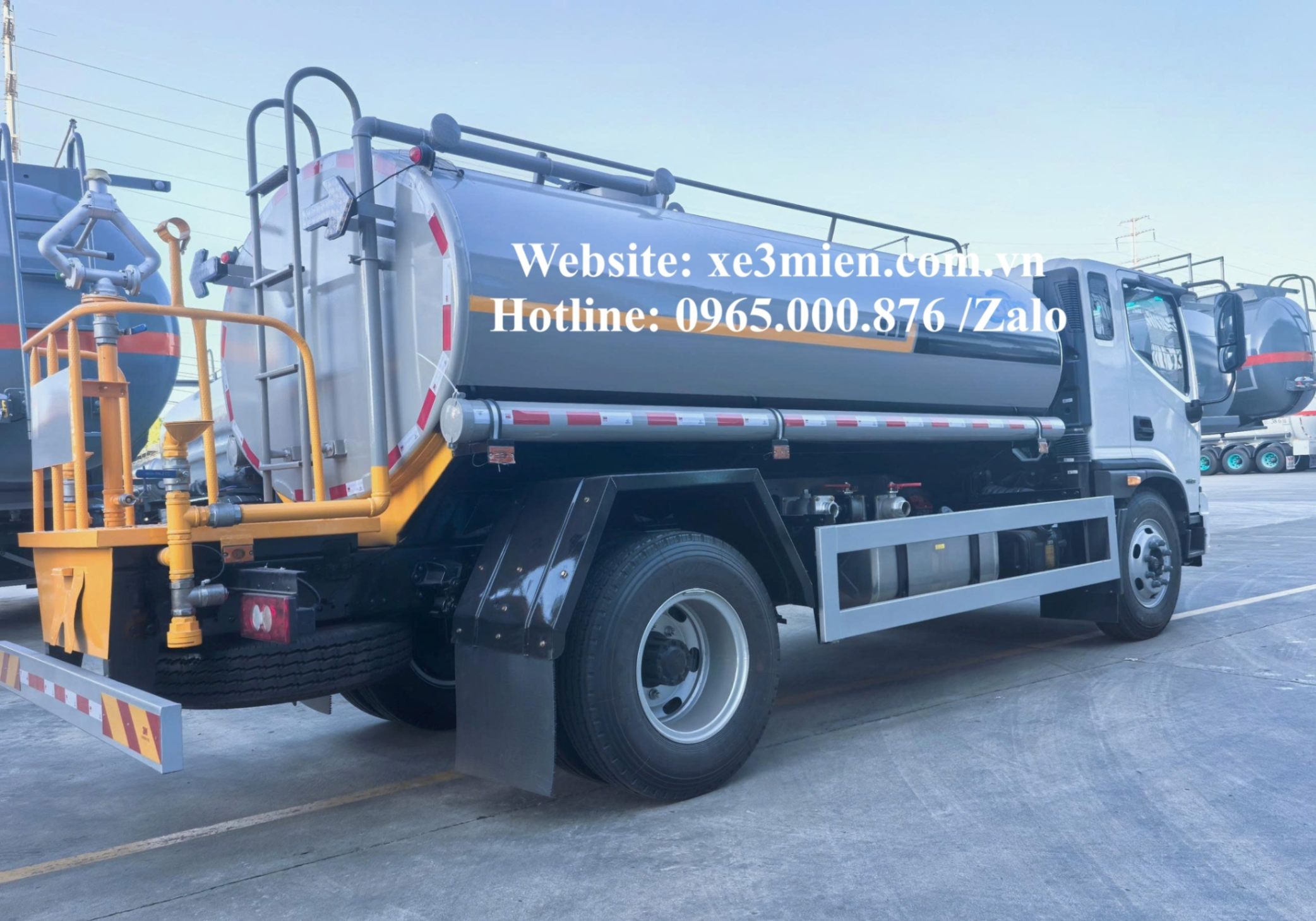Xe phun nước rửa đường 9 khối Foton 3 xe phun nuoc rua duong 9 khoi foton 1